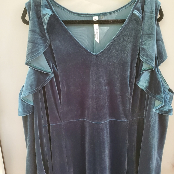 NY Collection Velvet Cold shoulder high low dress - Picture 3 of 7